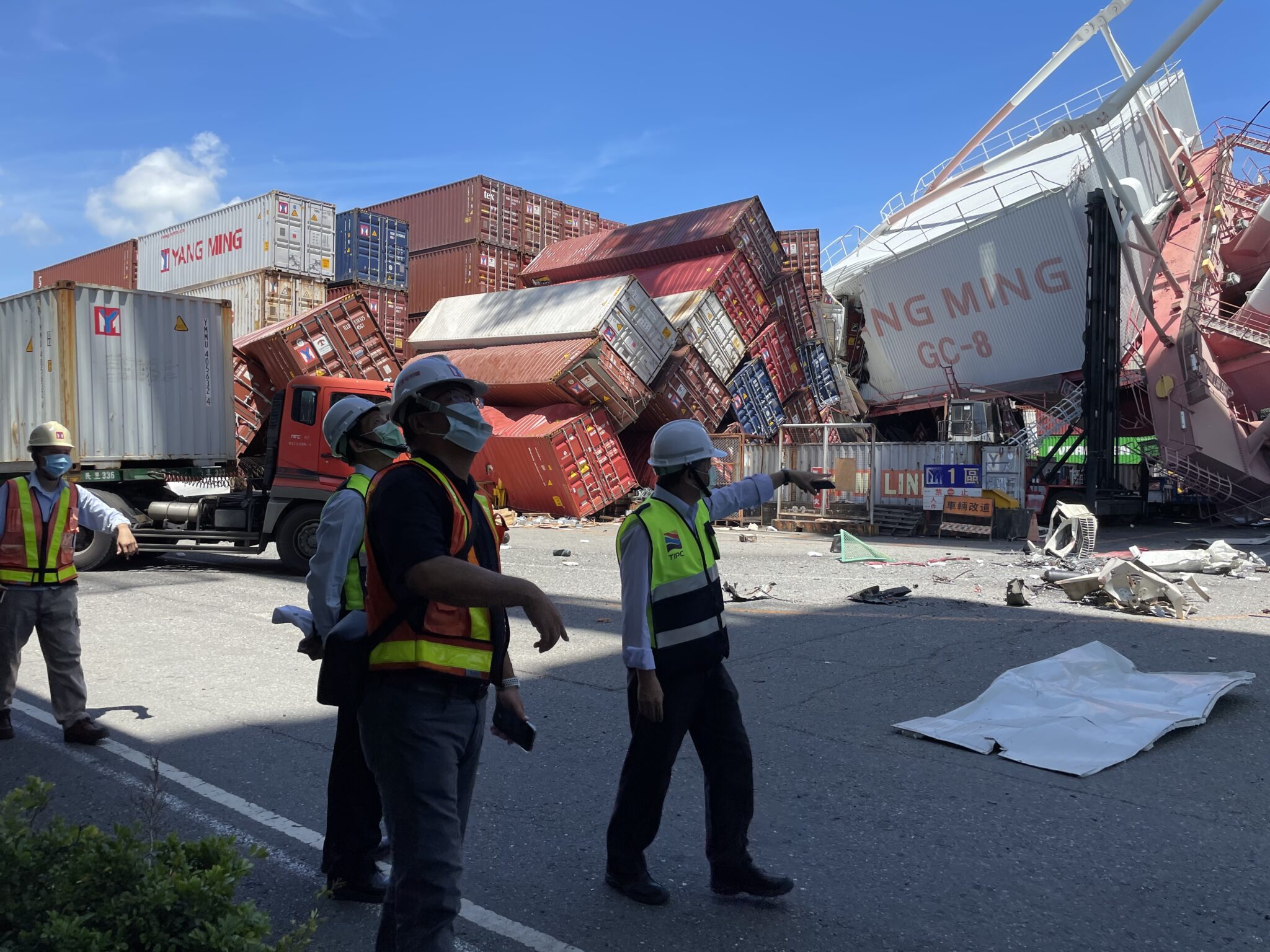 Taiwan port crane collapse